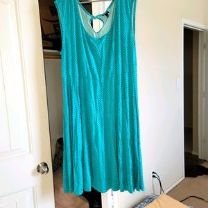 Sleeveless midi dress.